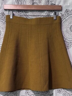 ✨ Zara Basic Bouclé Textured Mini Skirt – Mustard ✨
